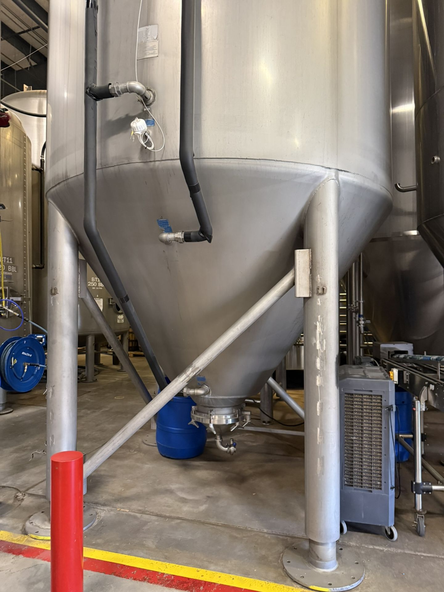 Mueller 240 BBL (7,500 Gal Gross) Stainless Steel Fermenter | Rig Fee $3750 - Image 5 of 9