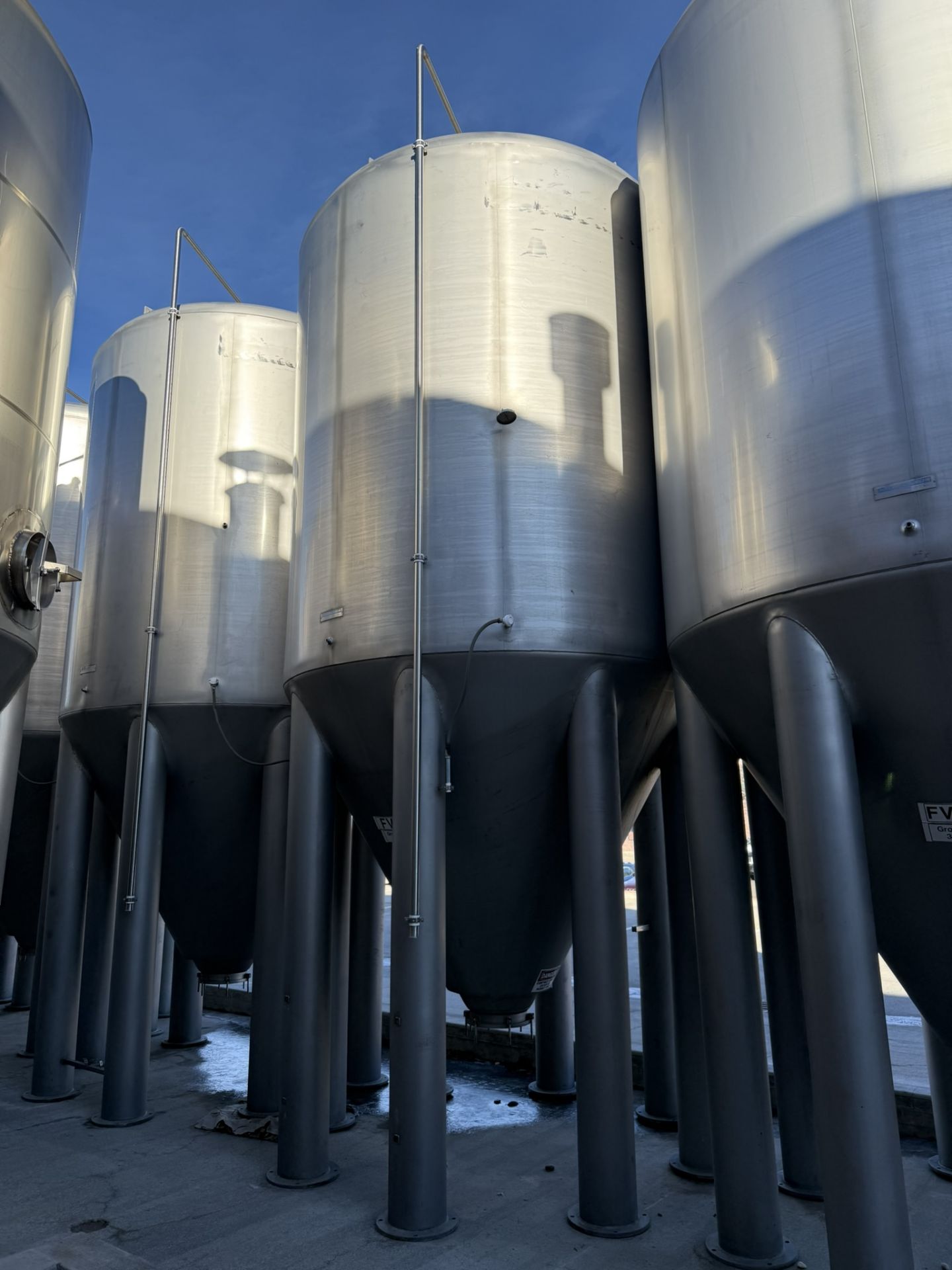 Mueller 310 BBL (9,600 Gal Gross) Stainless Steel Fermentation Tank| Rig Fee $3750 - Image 4 of 9