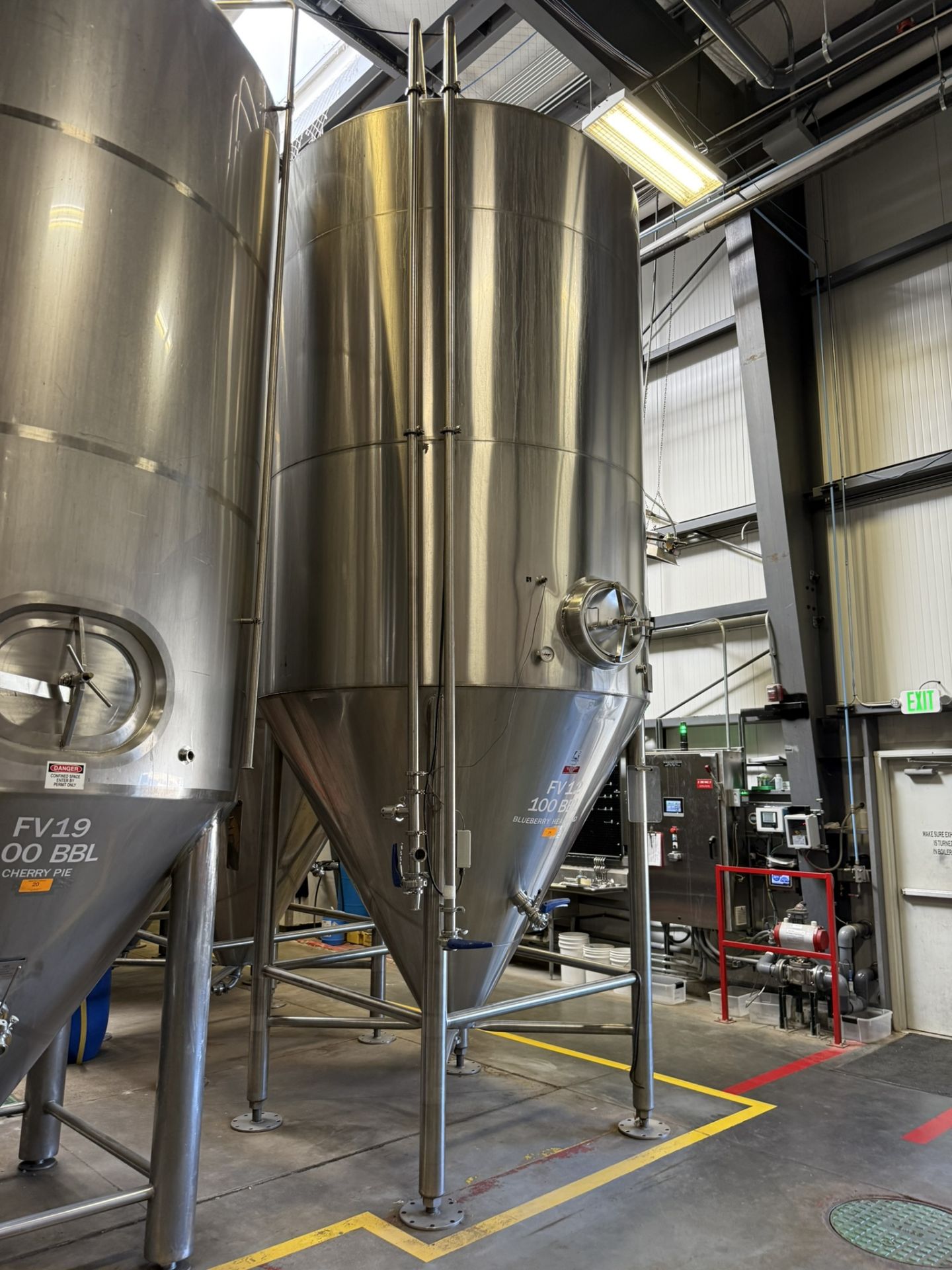 Silver State Stainless 100 BBL (Approx 3,900 Gal Max Capacity) Stainless Steel Ferm | Rig Fee $2500 - Image 3 of 9
