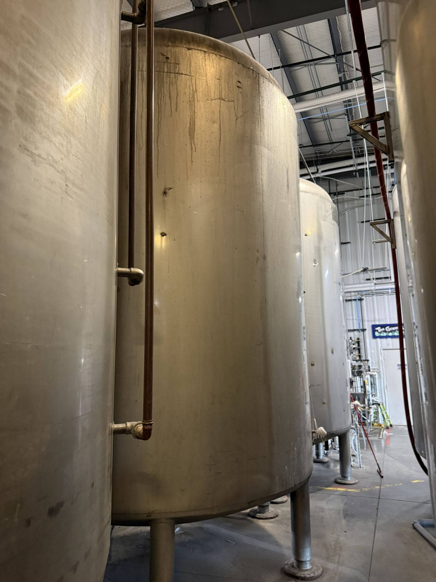 Mueller 220 BBL Stainless Steel Brite Tank (7,800 Gal), Glycol Jacketed, Dish Botto | Rig Fee $3500 - Image 3 of 7
