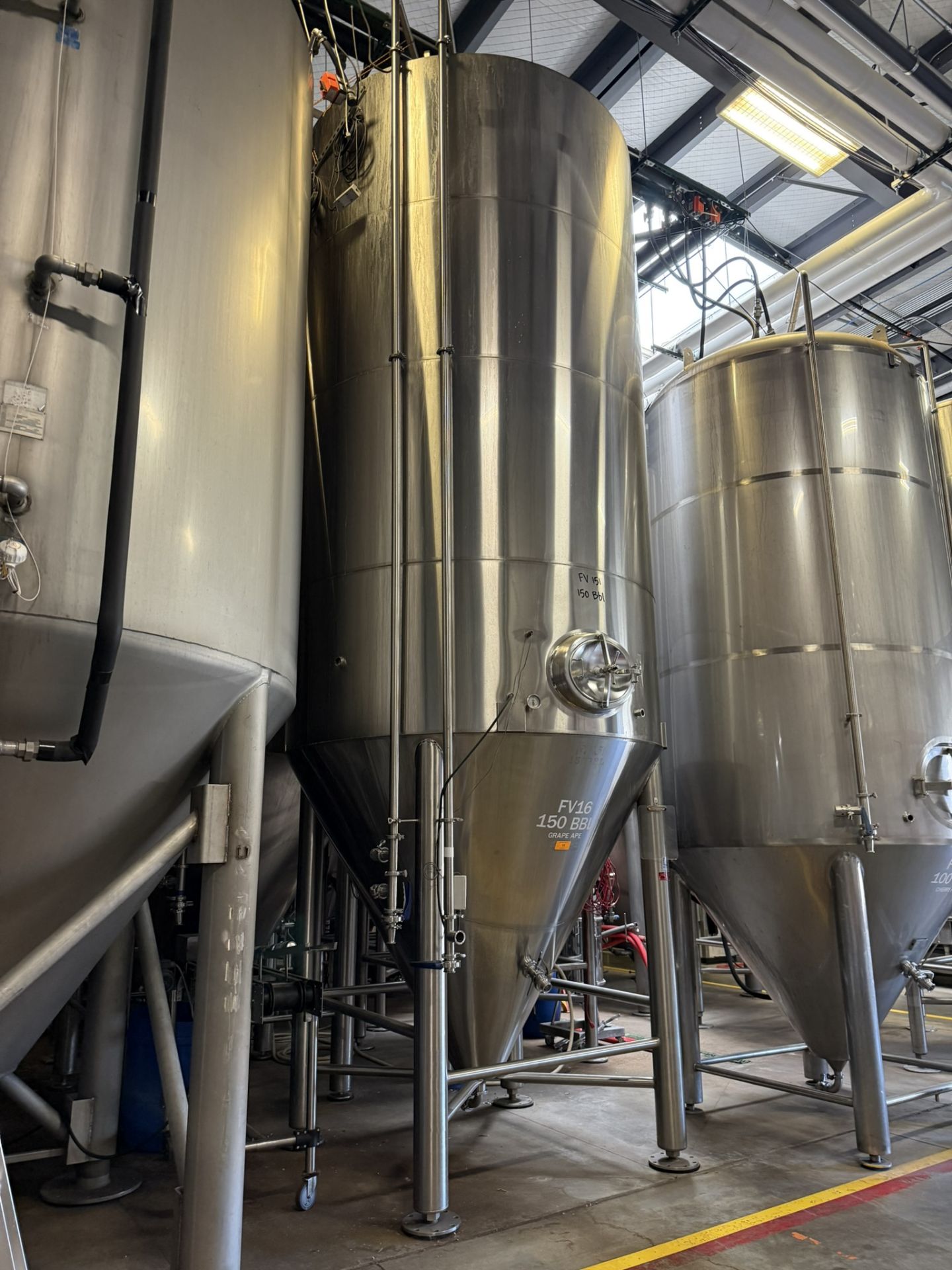 Silver State Stainless 150 BBL (6,000 Gal Max Capacity) Stainless Steel Fermenter, | Rig Fee $3000 - Image 2 of 6