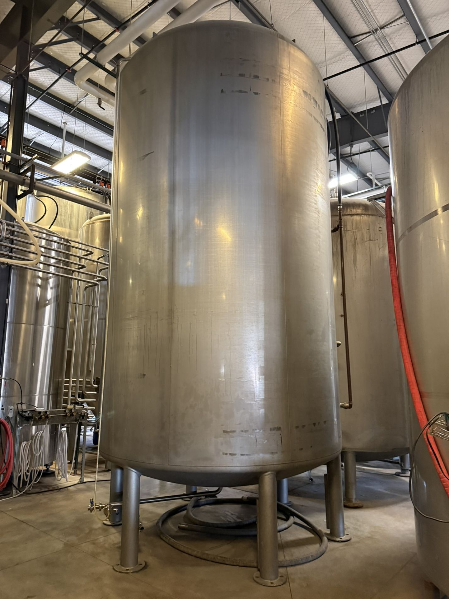 Mueller 250 BBL Stainless Steel Brite Tank (7,800 Gal), Glycol Jacketed, Dish Botto | Rig Fee $3500 - Image 2 of 9