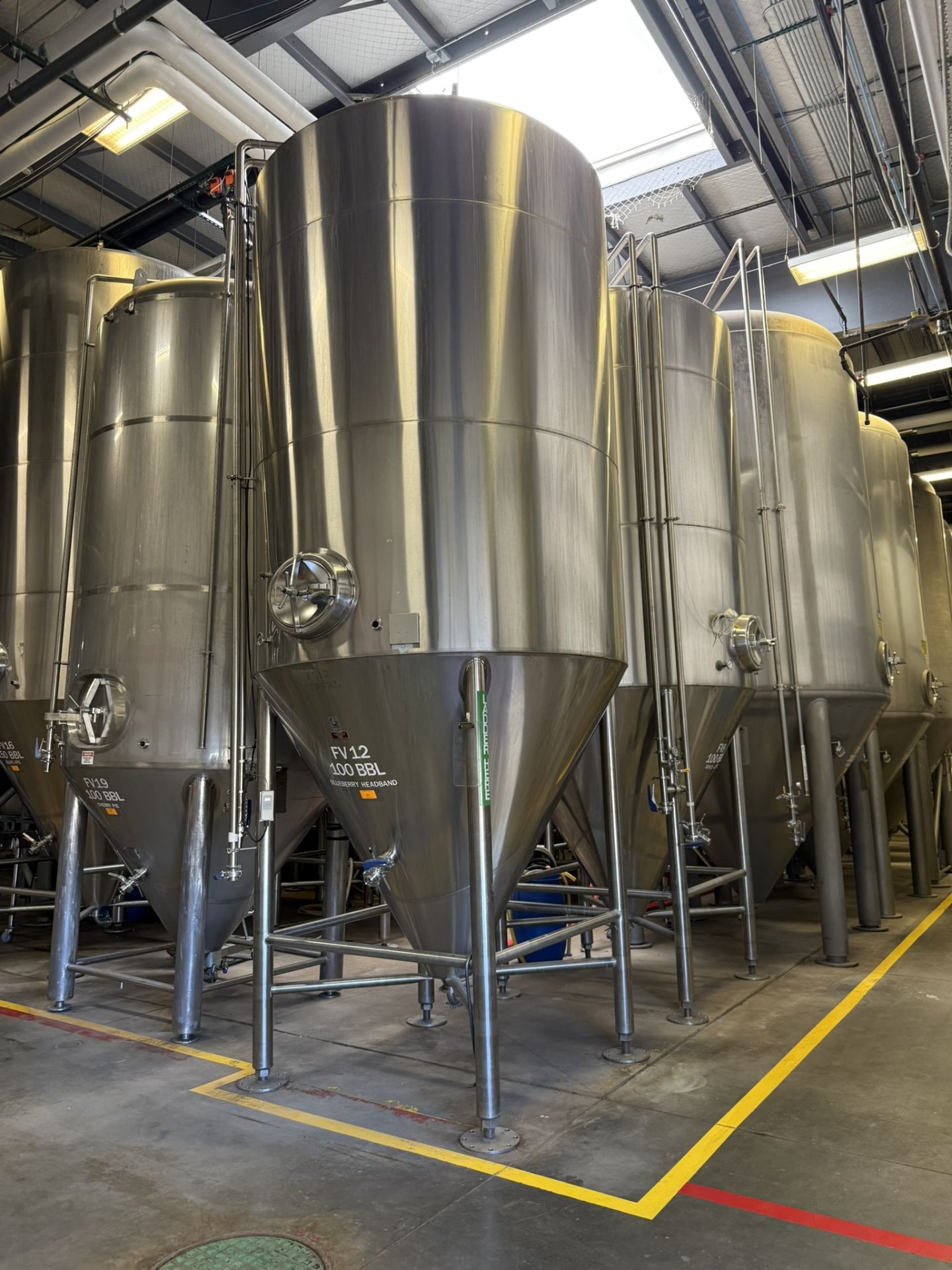 Silver State Stainless 100 BBL (Approx 3,900 Gal Max Capacity) Stainless Steel Ferm | Rig Fee $2500 - Image 2 of 9