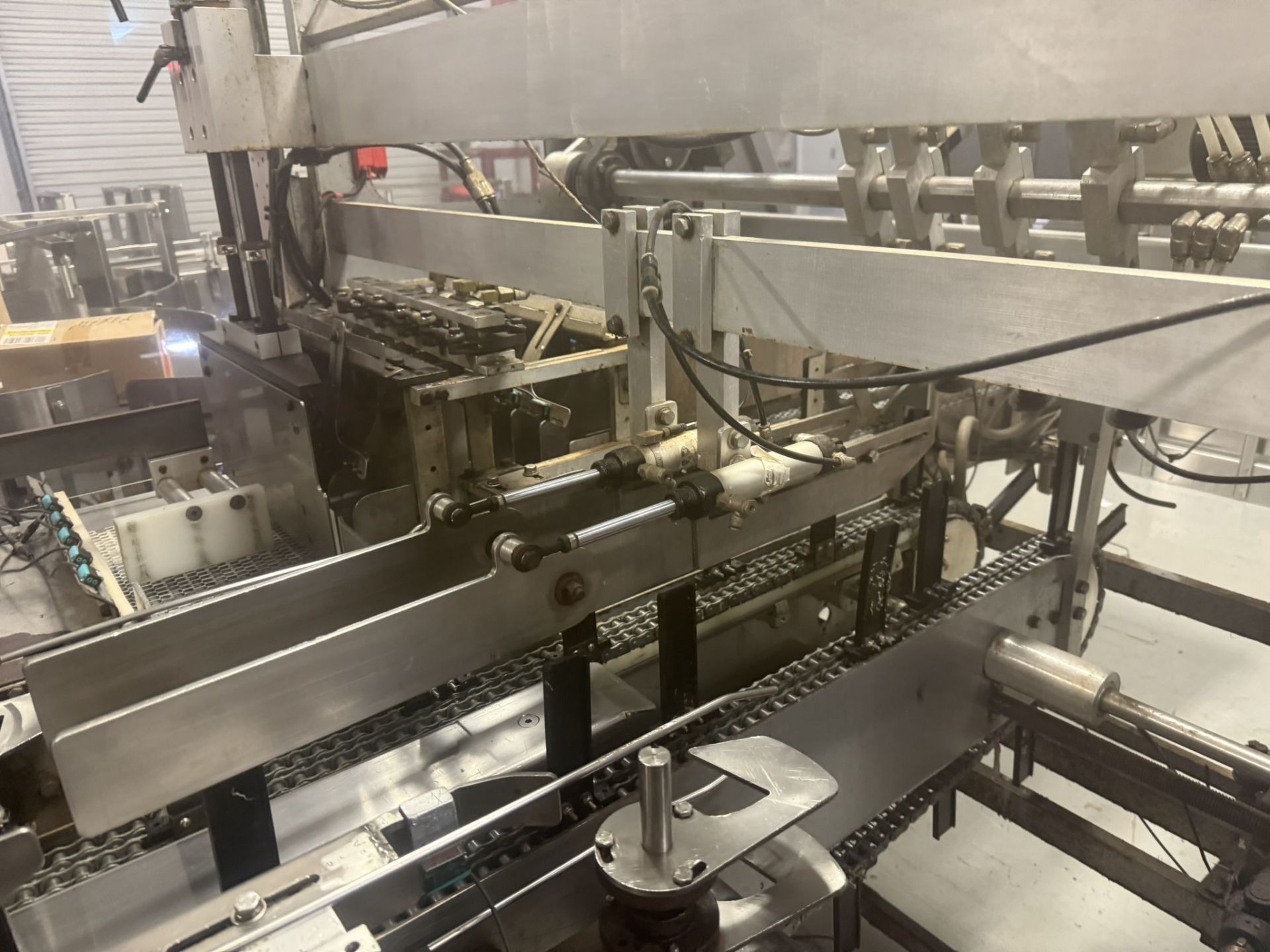 Switchback Model AI-3H Brewpack 150 End Load Cartoner, Includes Nordson Pro Blue 7 | Rig Fee $1250 - Image 7 of 17