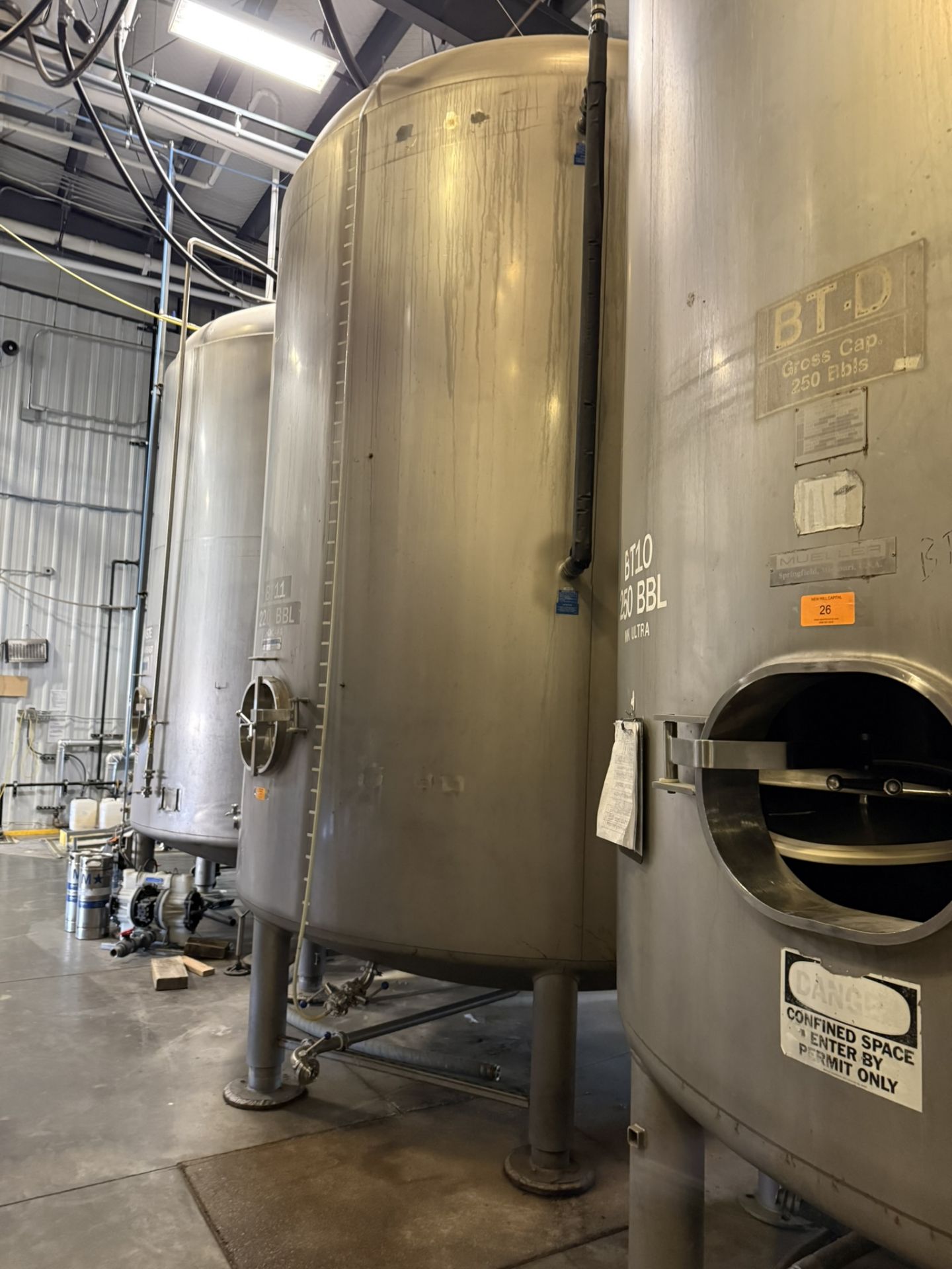 Mueller 220 BBL Stainless Steel Brite Tank (7,800 Gal), Glycol Jacketed, Dish Botto | Rig Fee $3500 - Image 2 of 7