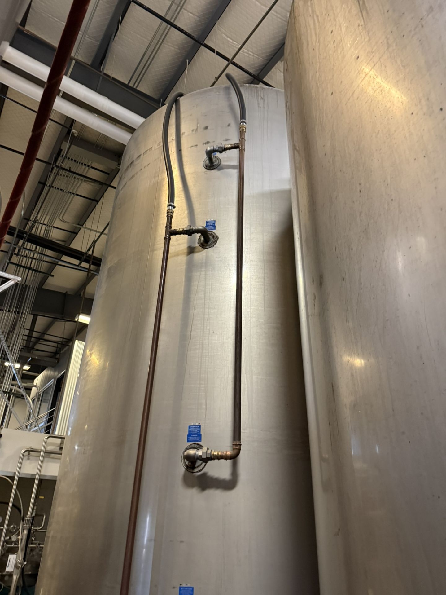 Mueller 250 BBL Stainless Steel Brite Tank (7,800 Gal), Glycol Jacketed, Dish Botto | Rig Fee $3500 - Image 4 of 9