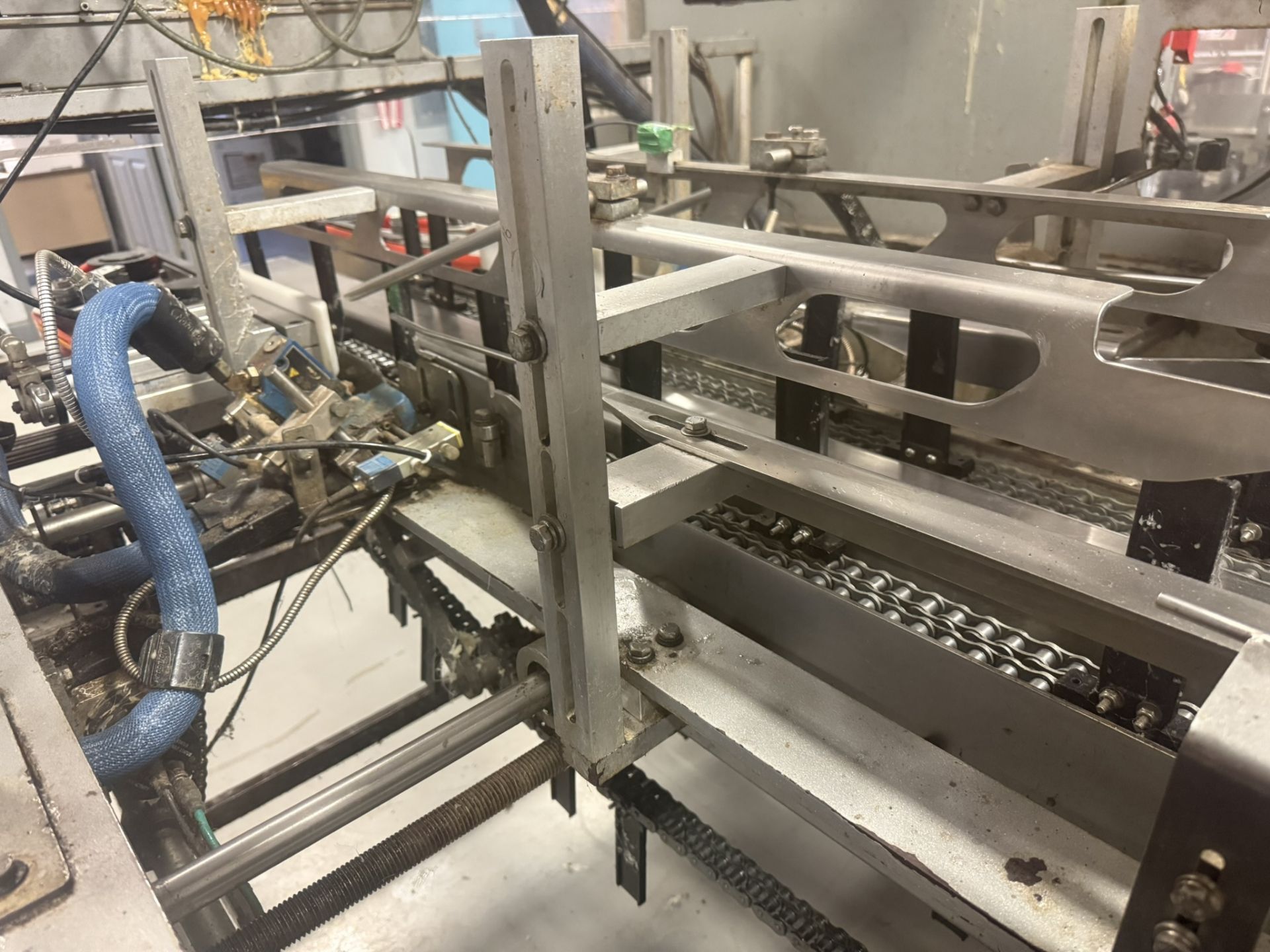 Switchback Model AI-3H Brewpack 150 End Load Cartoner, Includes Nordson Pro Blue 7 | Rig Fee $1250 - Image 6 of 17