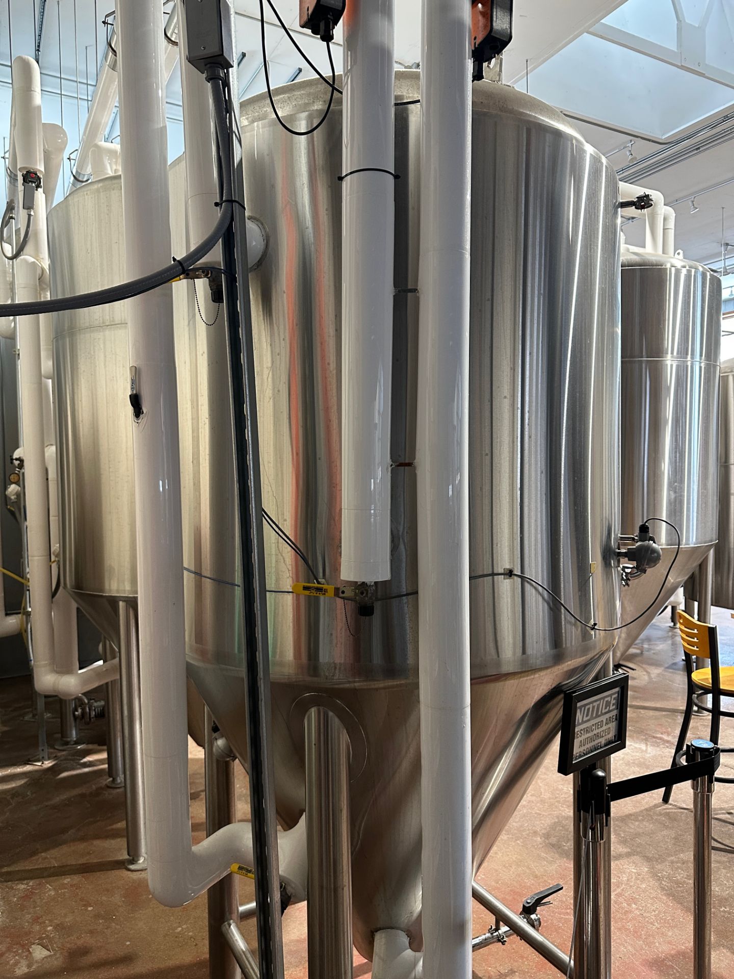 15 BBL Stainless Steel Unitank - Cone Bottom, Glycol Jacketed, Mandoor, CI | Rig Fee $1000 - Image 2 of 5