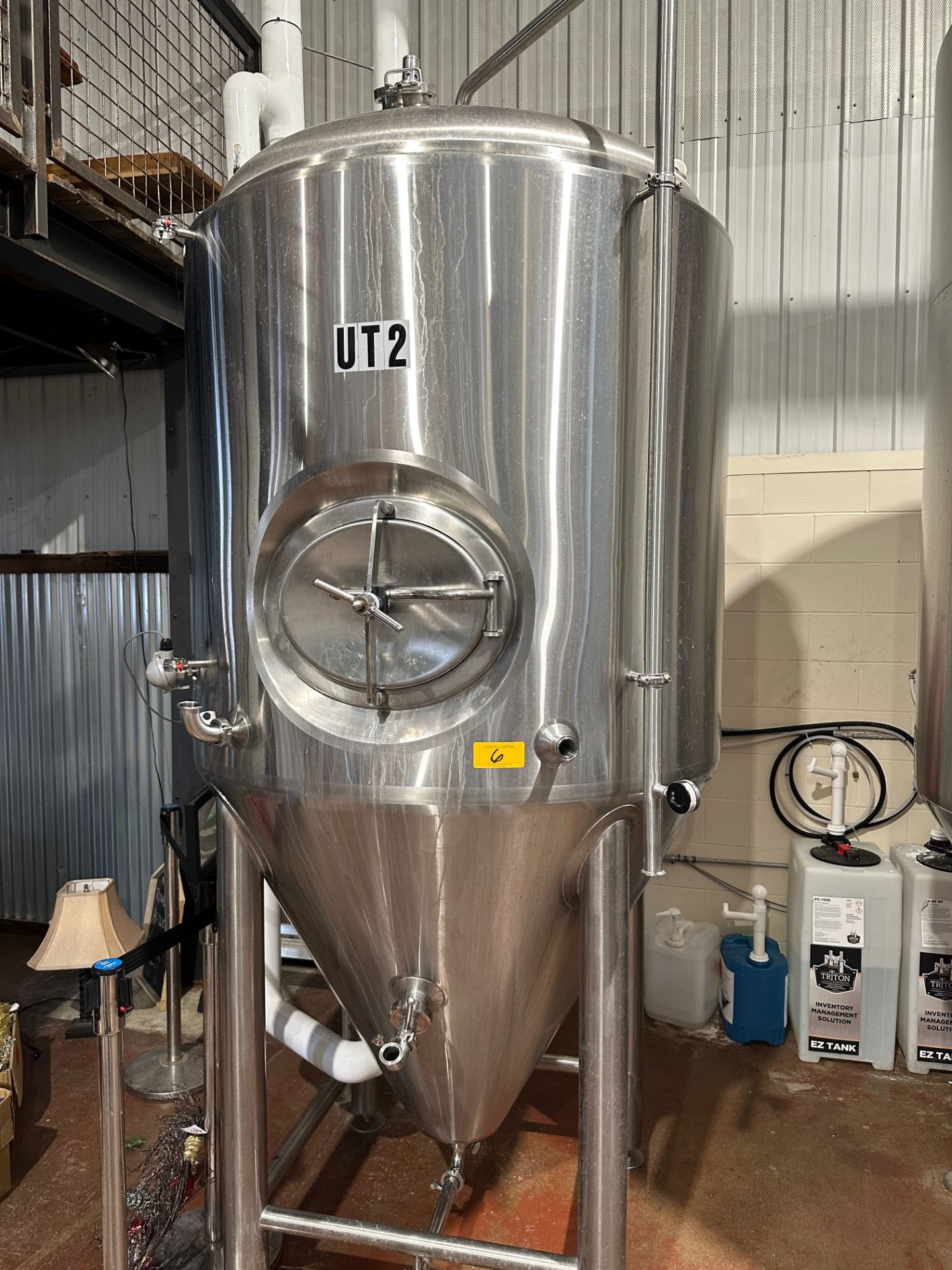 15 BBL Stainless Steel Unitank - Cone Bottom, Glycol Jacketed, Mandoor, CI | Rig Fee $1000