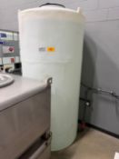 Dura Cast 700 Gallon PVC Water Tank (Approx. 4' x 8')