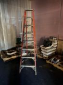(Approx) 8' Step Ladder