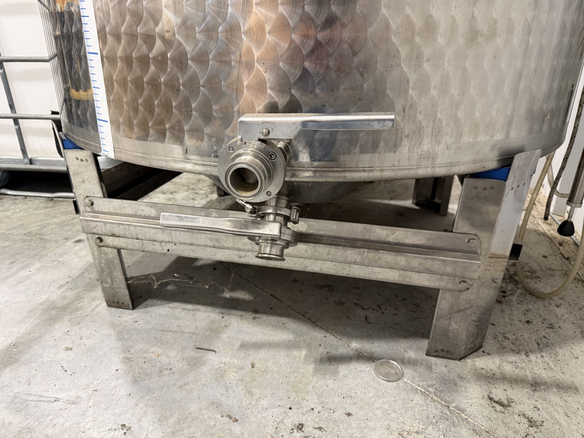 Stout Tanks and Kettle 2150 Liter (568 Gallon) Stainless Steel Tank- Open Top with Lid, Flat Bottom, - Image 4 of 5