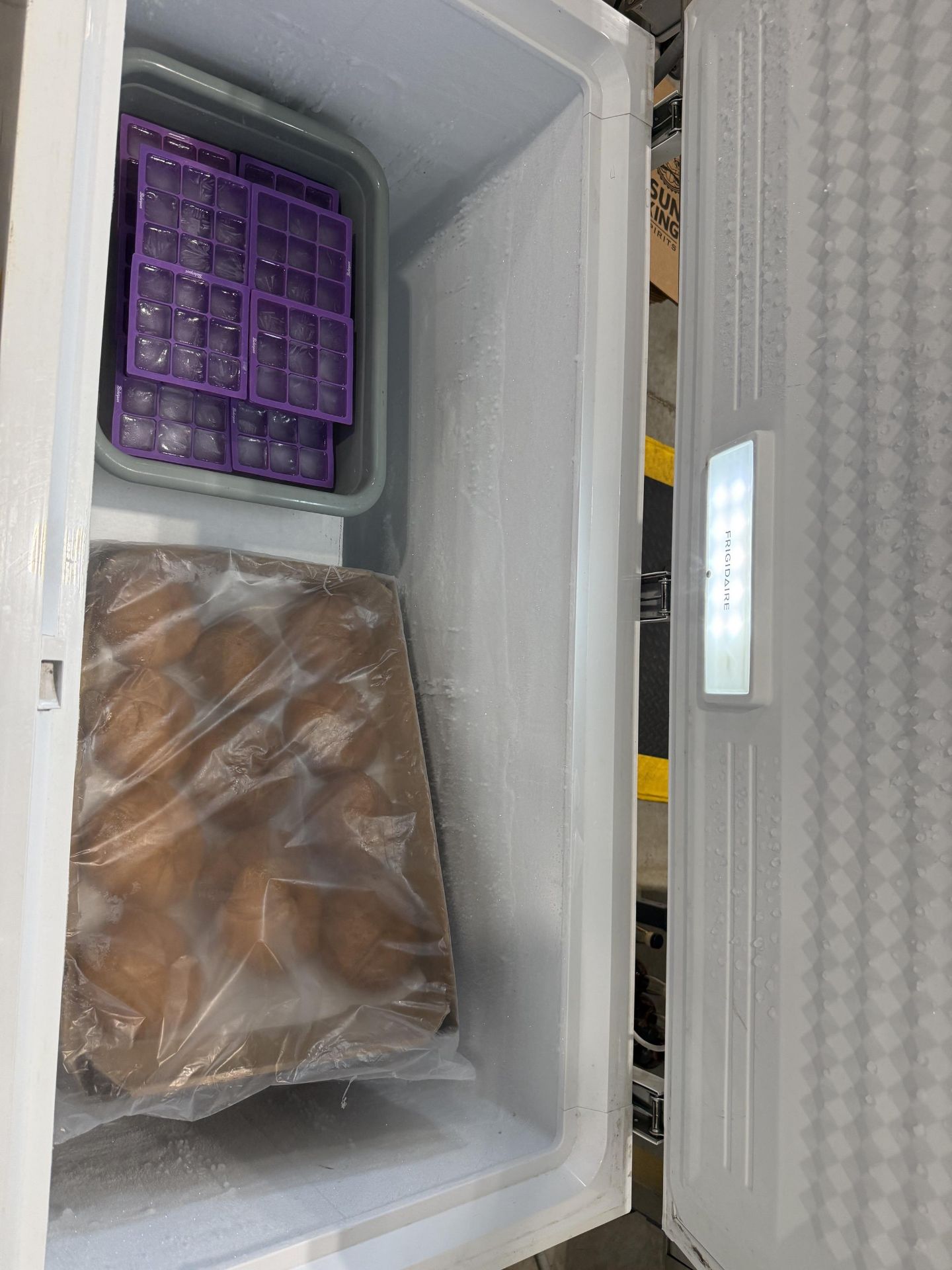 Electrolux Model FFFC15M4TW Chest Freezer, R134A Refrigerant, 120 V, S#AA02041172 - Image 2 of 3
