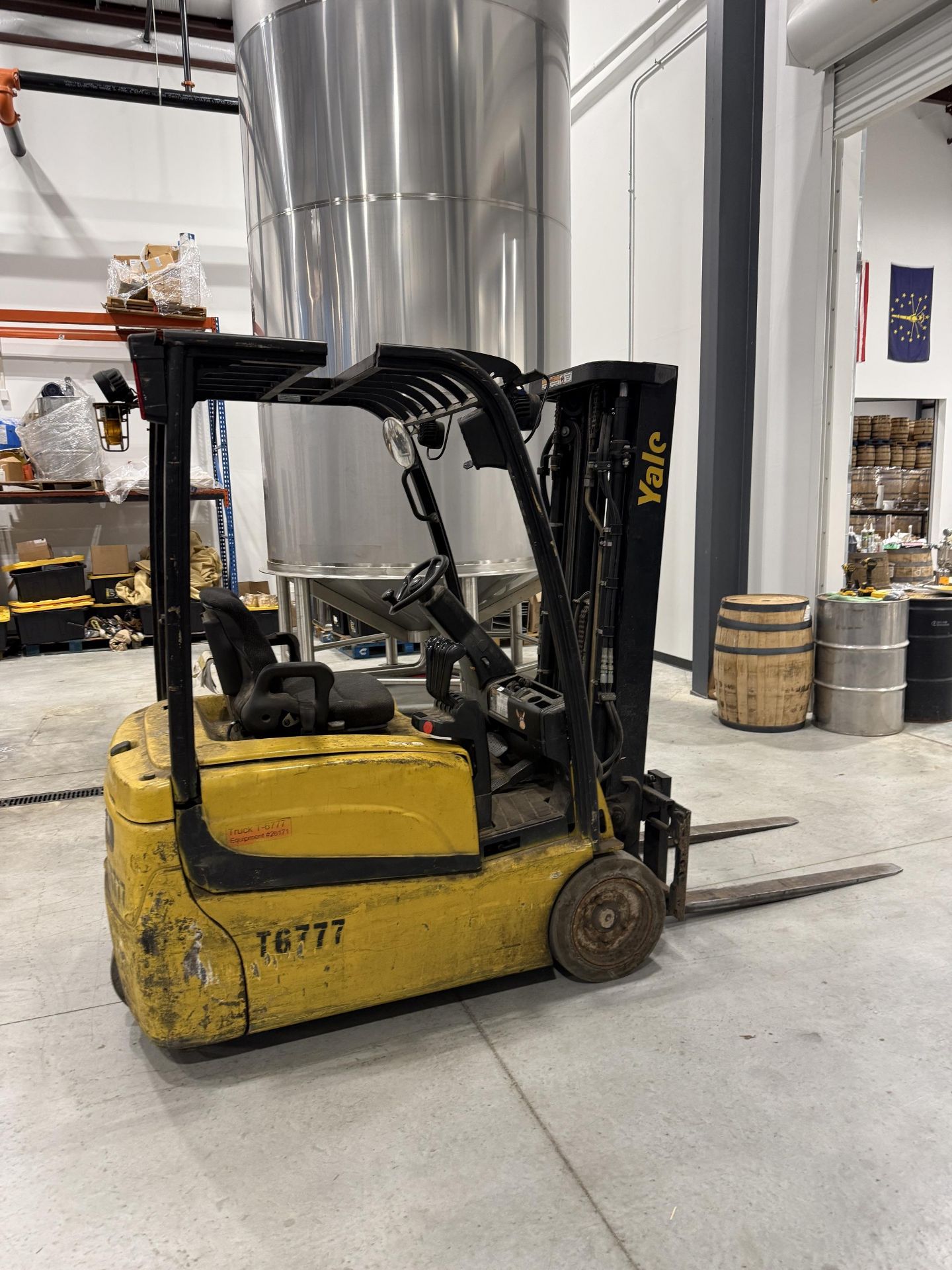 Yale Model ERP040VTN36TE082 36 V Sit Down Electric Forklift, 3 wheels, Side Sift, 950 LBS - Image 3 of 8