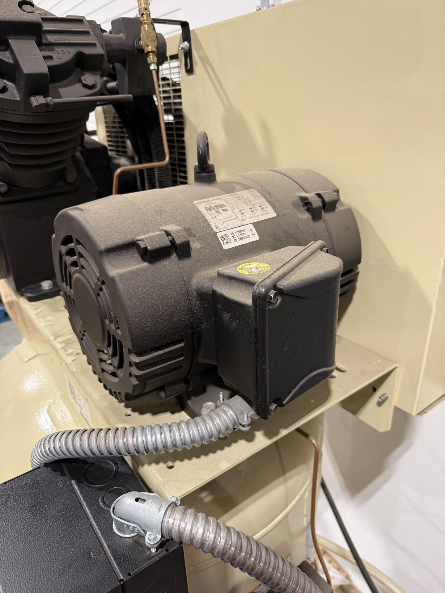 Ingersoll Rand Model 2545K10-VP 10 HP Two Stage Cast Iron Air Compressor, 120 Gallon Tank, 200 - Image 5 of 8