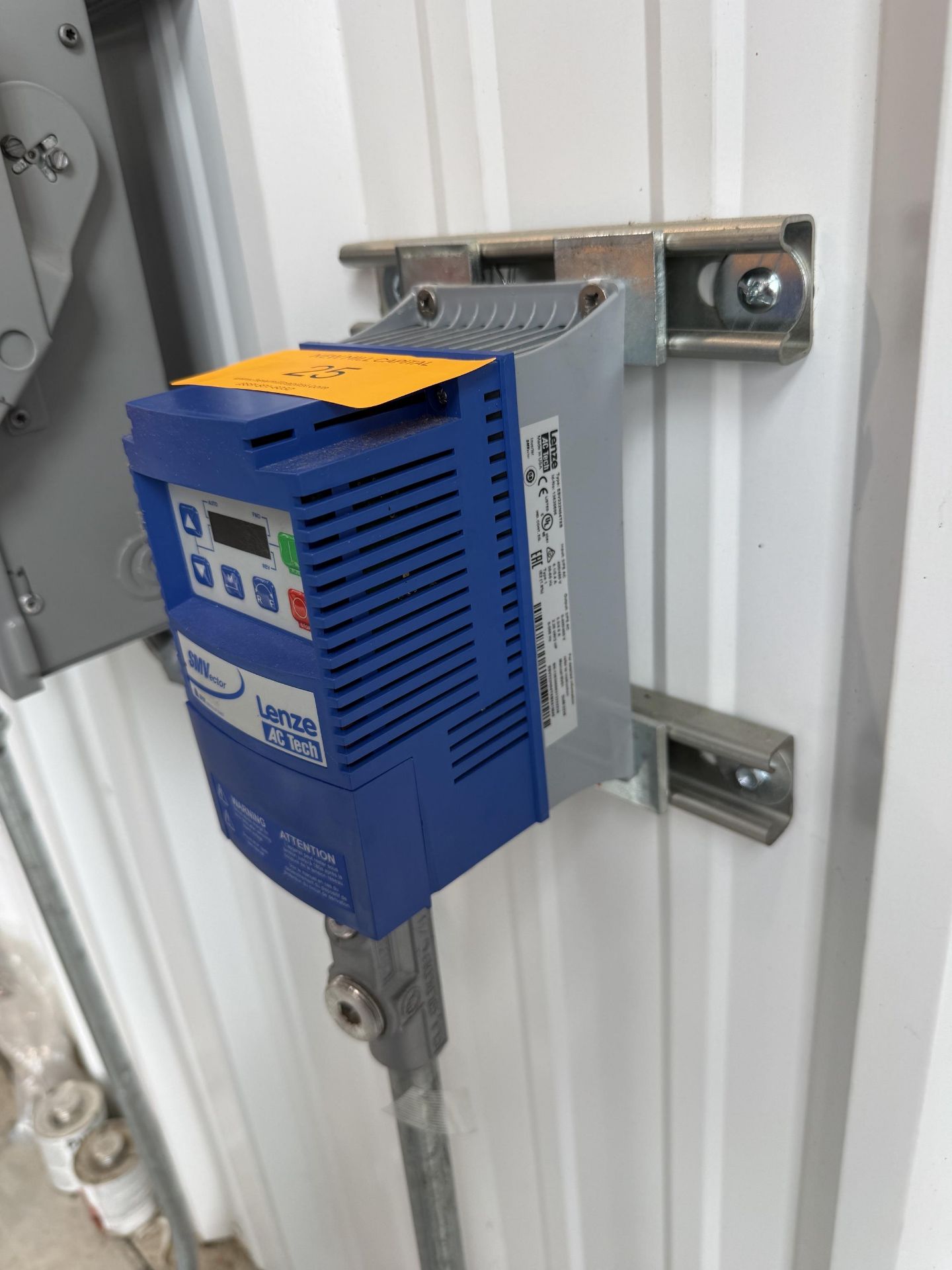 Lenze AC Tech Model ESV222N04TXB 3 HP VFD, 0-480 V, S#13630606313332238 - Image 2 of 3