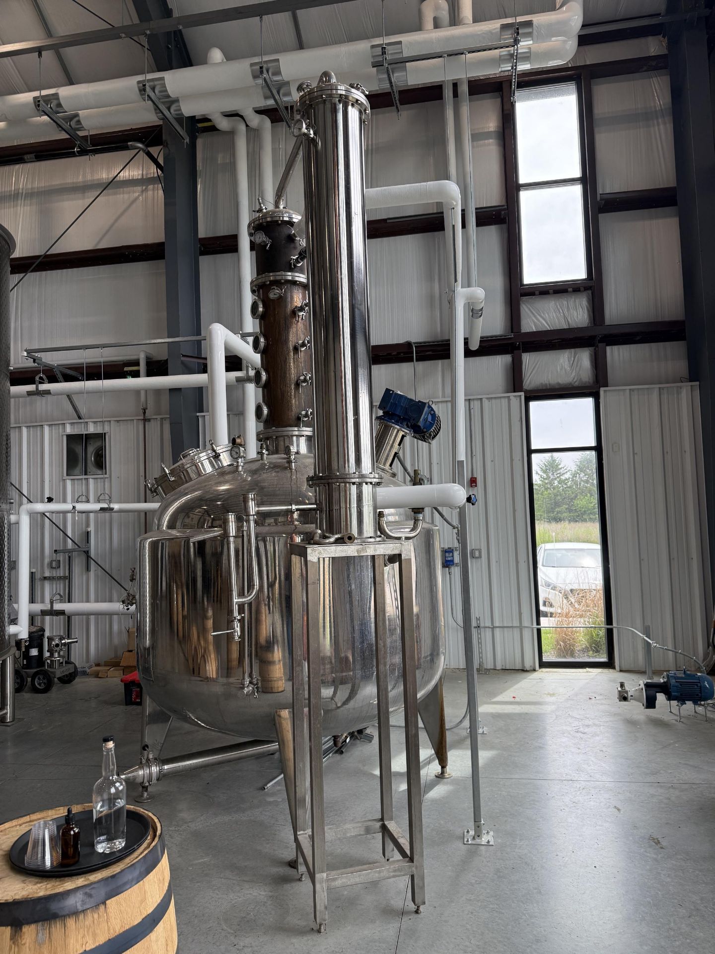 600 Gallon Stainless Steel Whiskey Still with Copper Column- Stainless Steel Steam Jacket, Top - Image 3 of 8