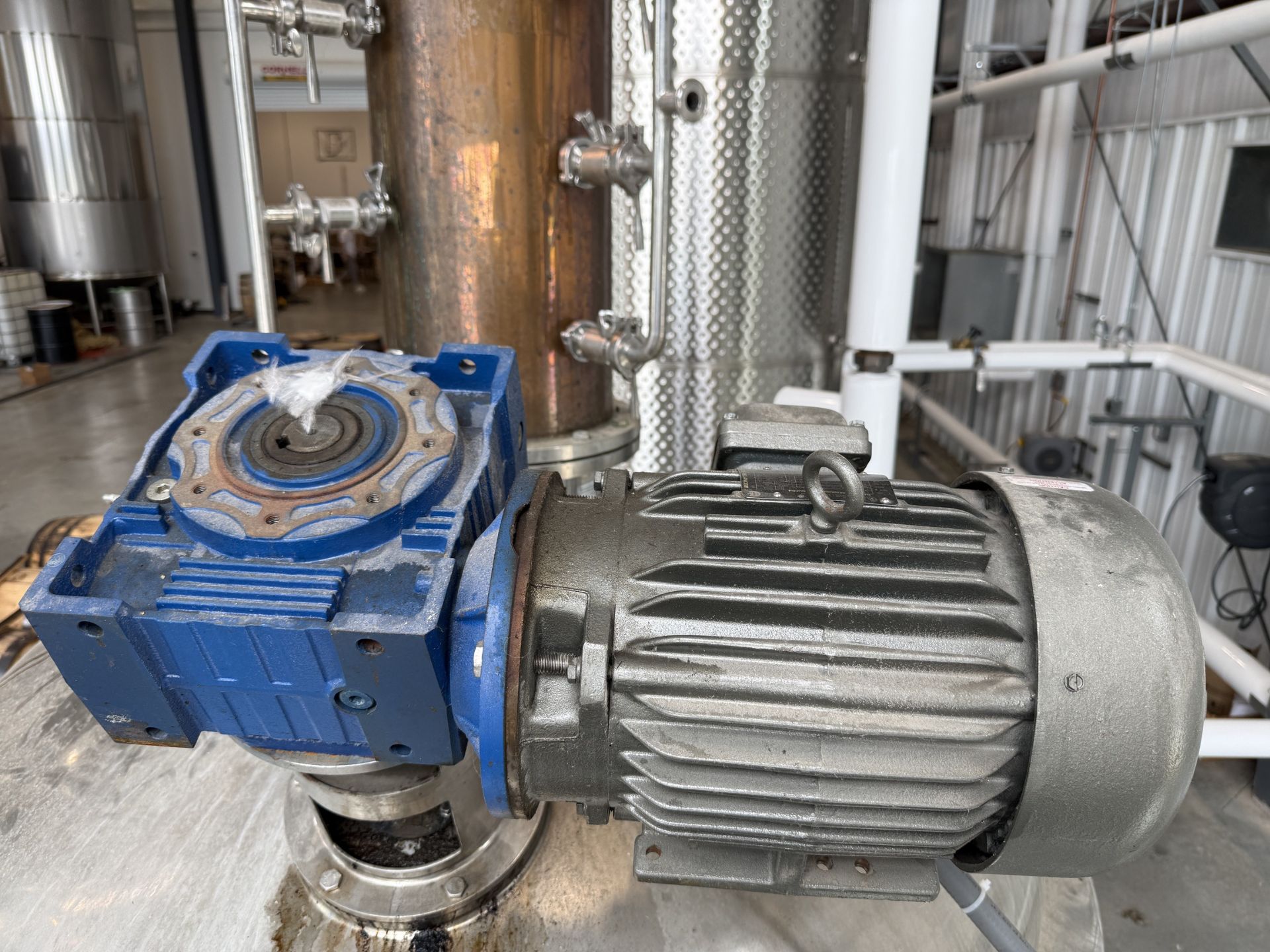 600 Gallon Stainless Steel Whiskey Still with Copper Column- Stainless Steel Steam Jacket, Top - Image 6 of 8