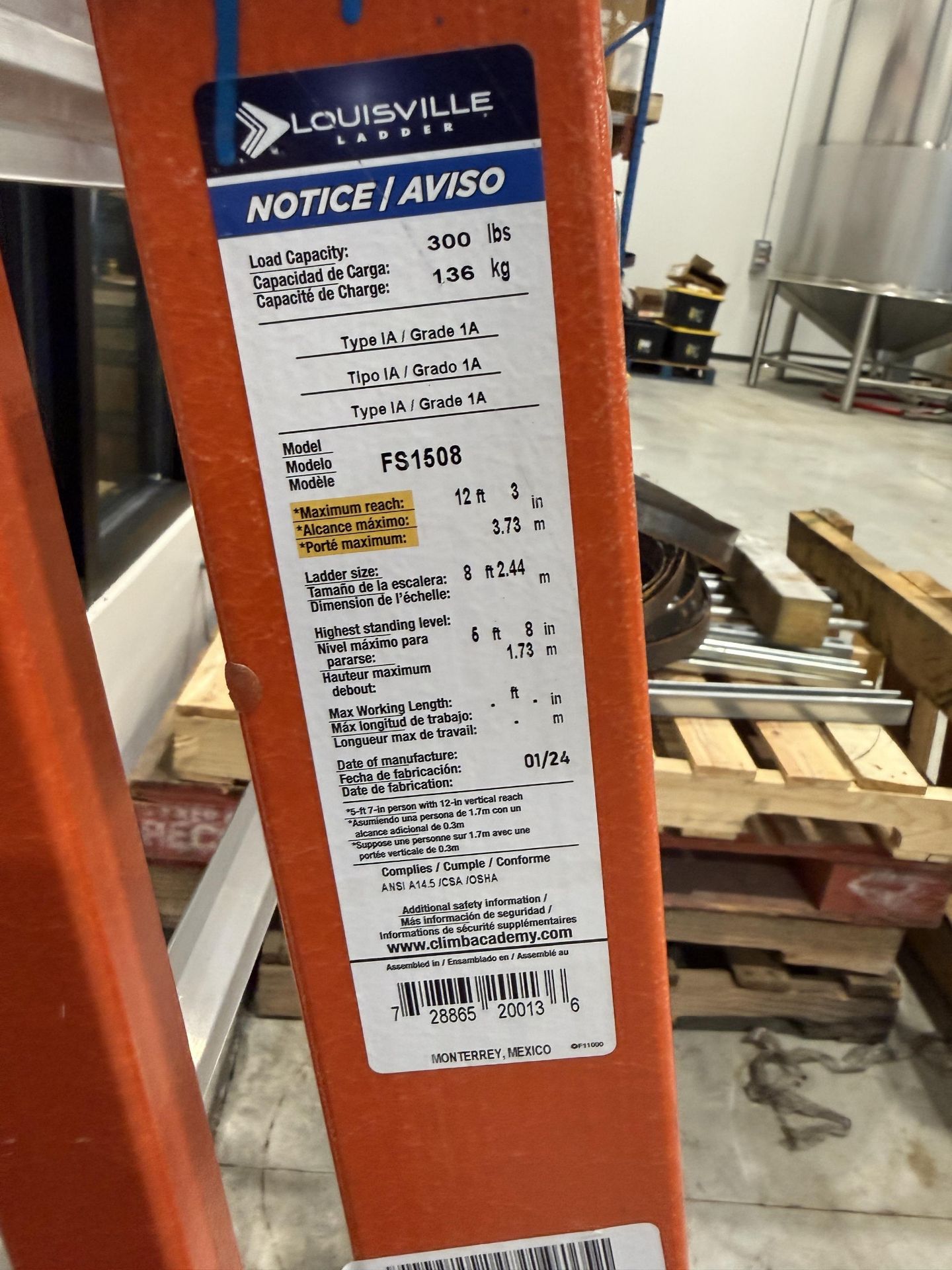 Louisville Model FS1508 8' Ladder- 300 LBS Capacity - Image 2 of 2