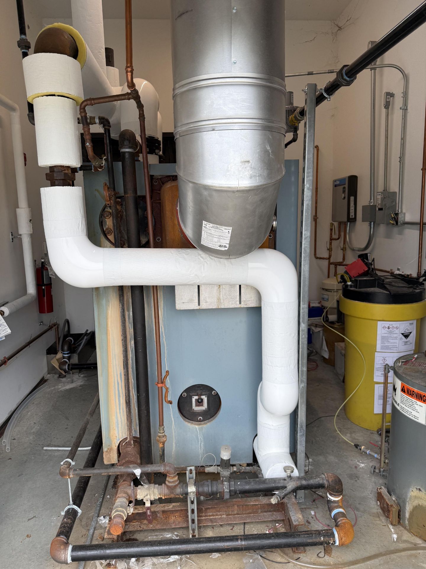Smith Cast Iron Boilers Model 28HE-7 15 PSI Steam Boiler- Includes Powerflame Model J50A-15HBS-7 - Image 4 of 9