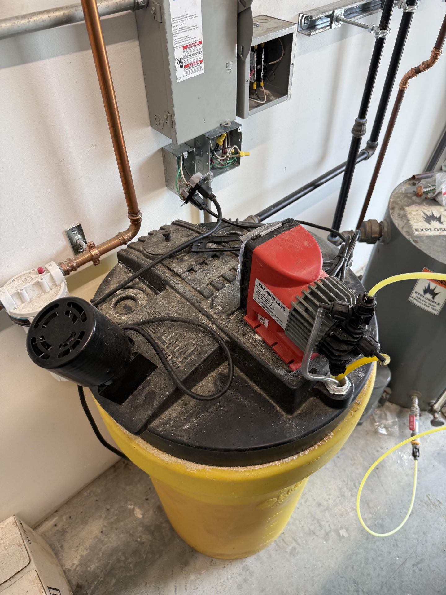LMI Chemical Meter Tank and Pump- Tank Dims Approx 3' Straight Wall X 2' Diameter, Neptune - Image 3 of 7