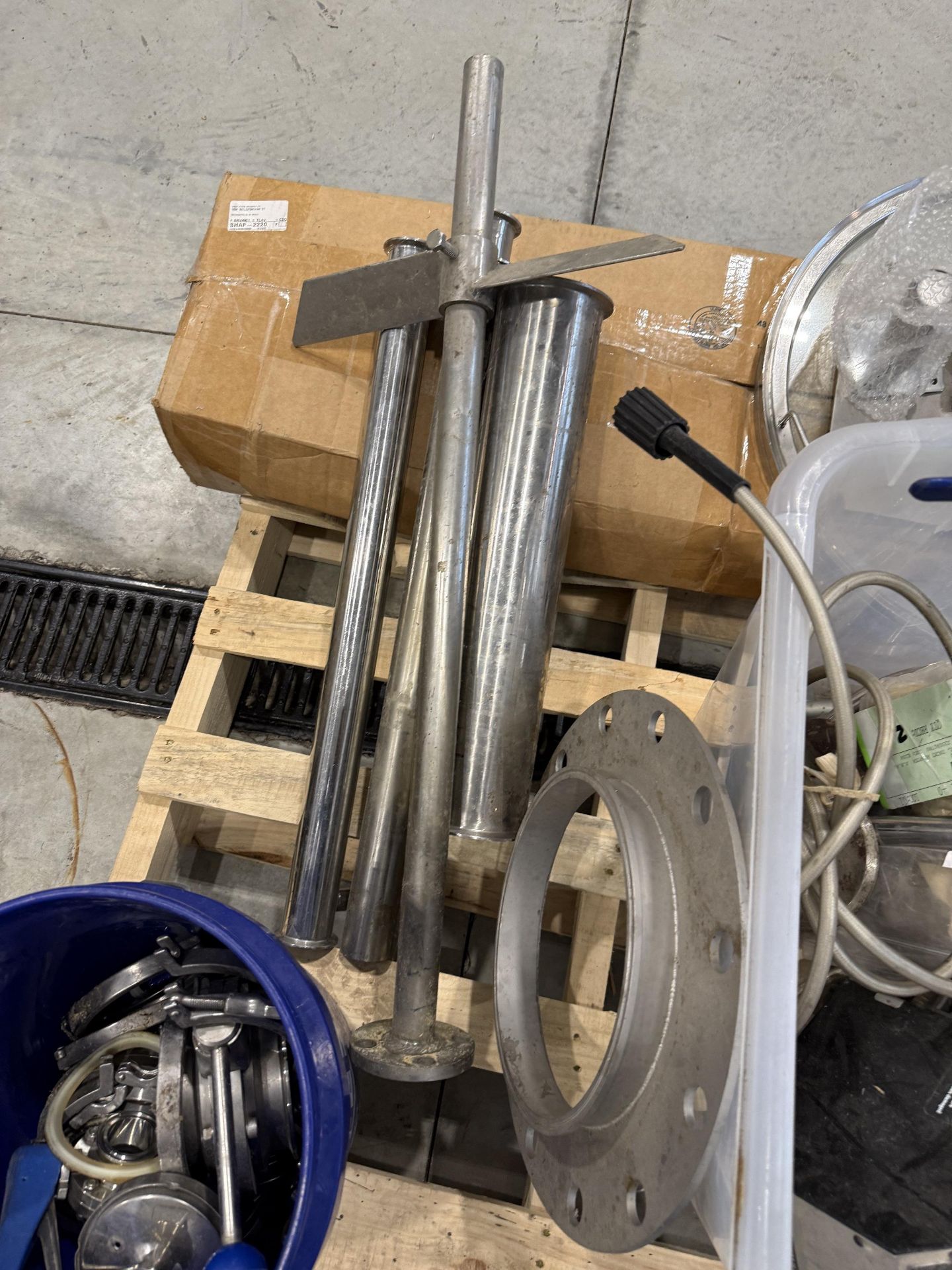 Lot of Stainless Steel Fittings- Glass Manway Door, Misc Piping, Valves, Clamps - Image 4 of 6