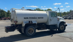 2001 International 4700 Water Truck, 4x2, 6 Wheel, Manual Transmission, Diesel, Vinyl Seats, Odom: