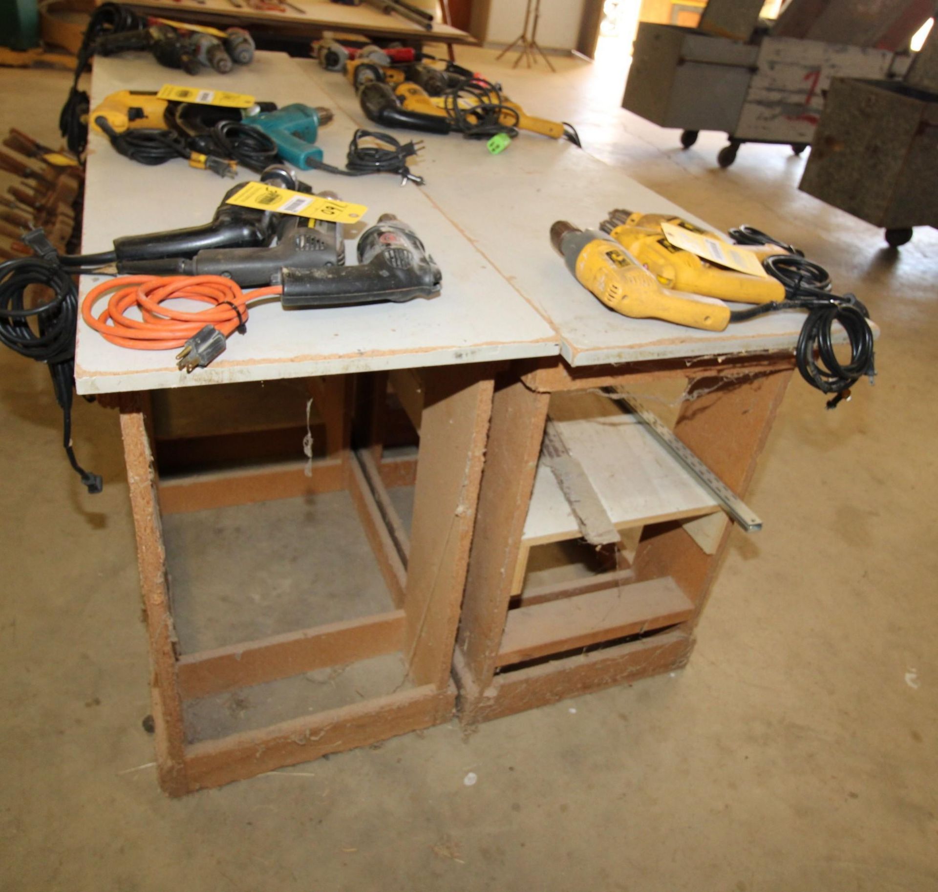 Modw Table LOT OF WOODEN TABLES (2), 20