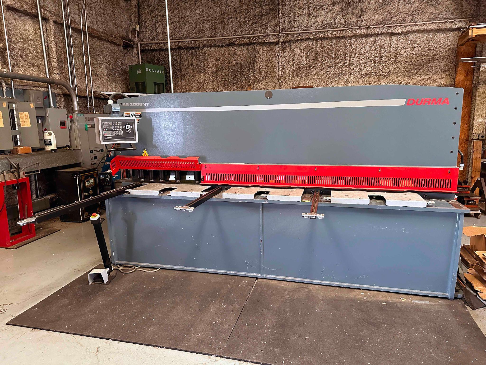 HYDRAULIC SHEAR, DURMA MDL. SB300NT, Mfg. 2008, 1/4" x 122" cap., 4.2" stroke, Durma ENC100M CNC con