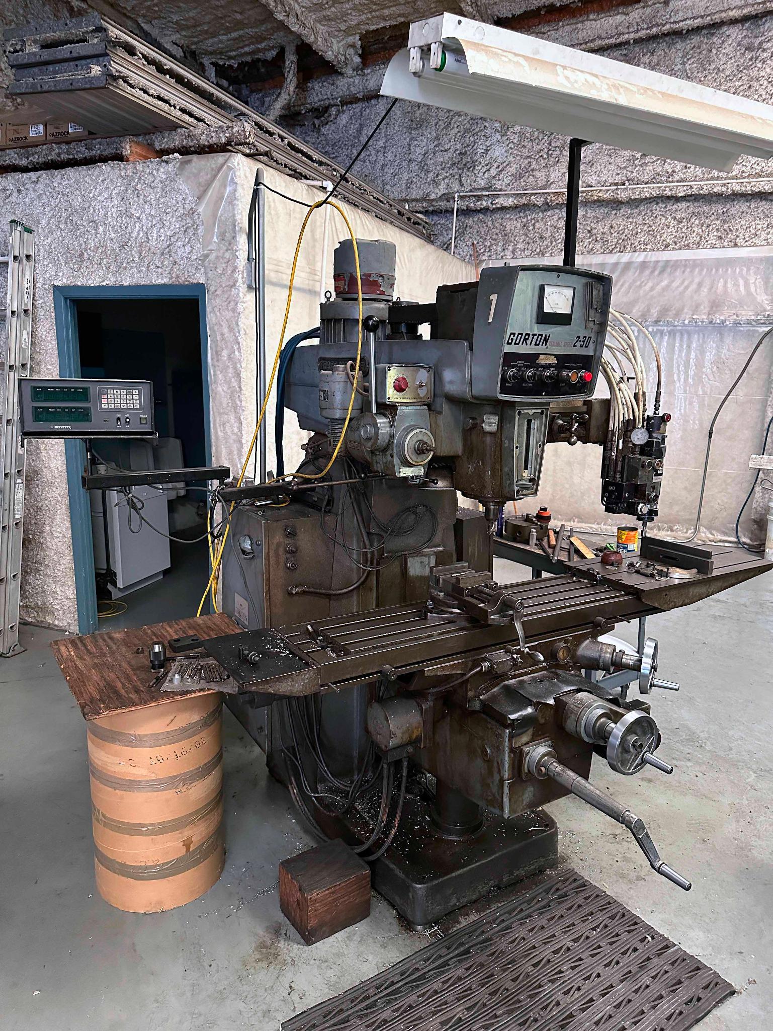VERTICAL MILLING MACHINE, GORTON MDL. 2-30 TRACE MASTER, w/ true tracing head, 2-axis DRO, 5 HP head