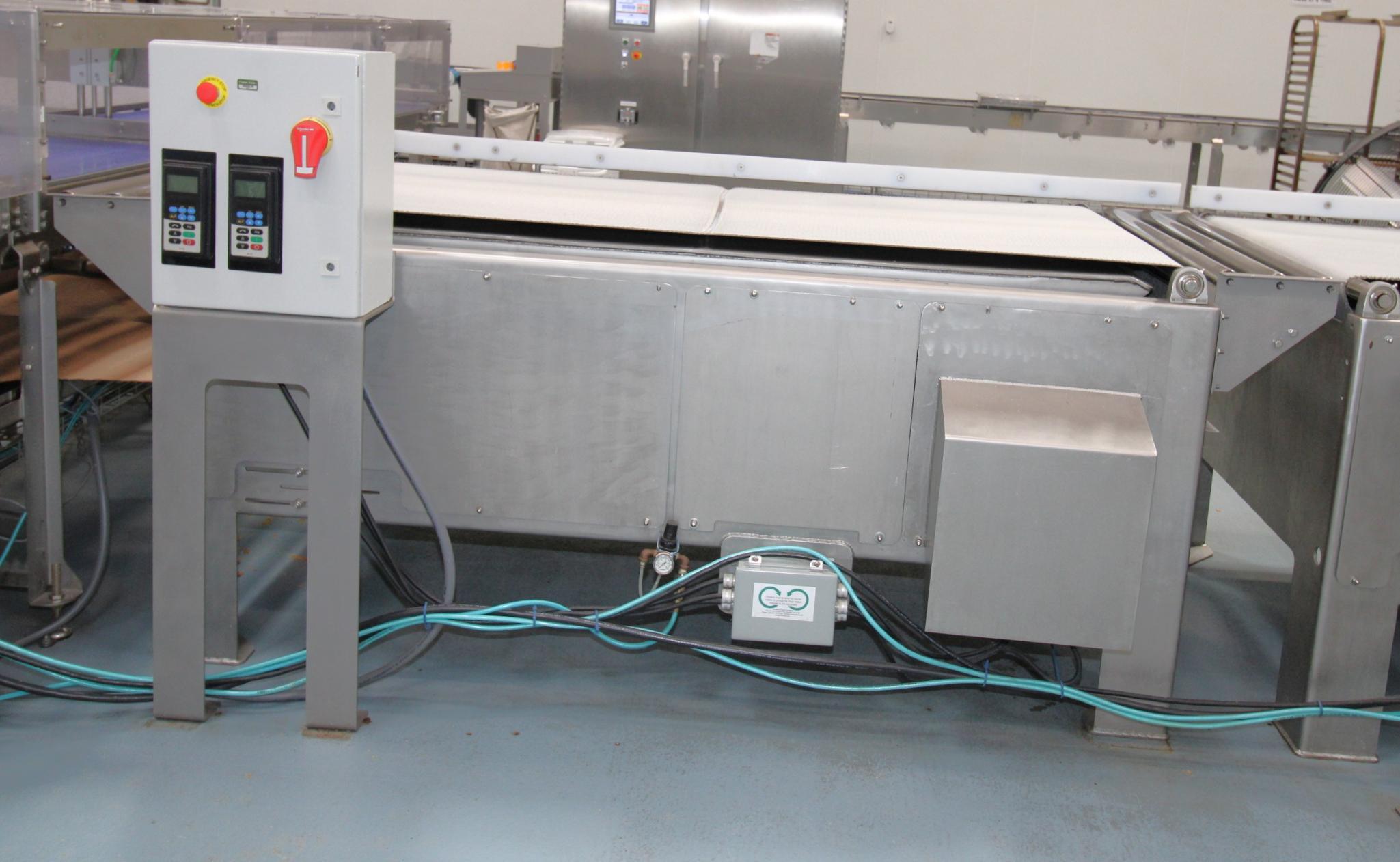 ROTARY ELECTRIC VIBRATORY CONVEYOR, CLEVELAND VIBRATOR CO. MDL. BT-40108/FA-4260, Size: 40" x 106" L