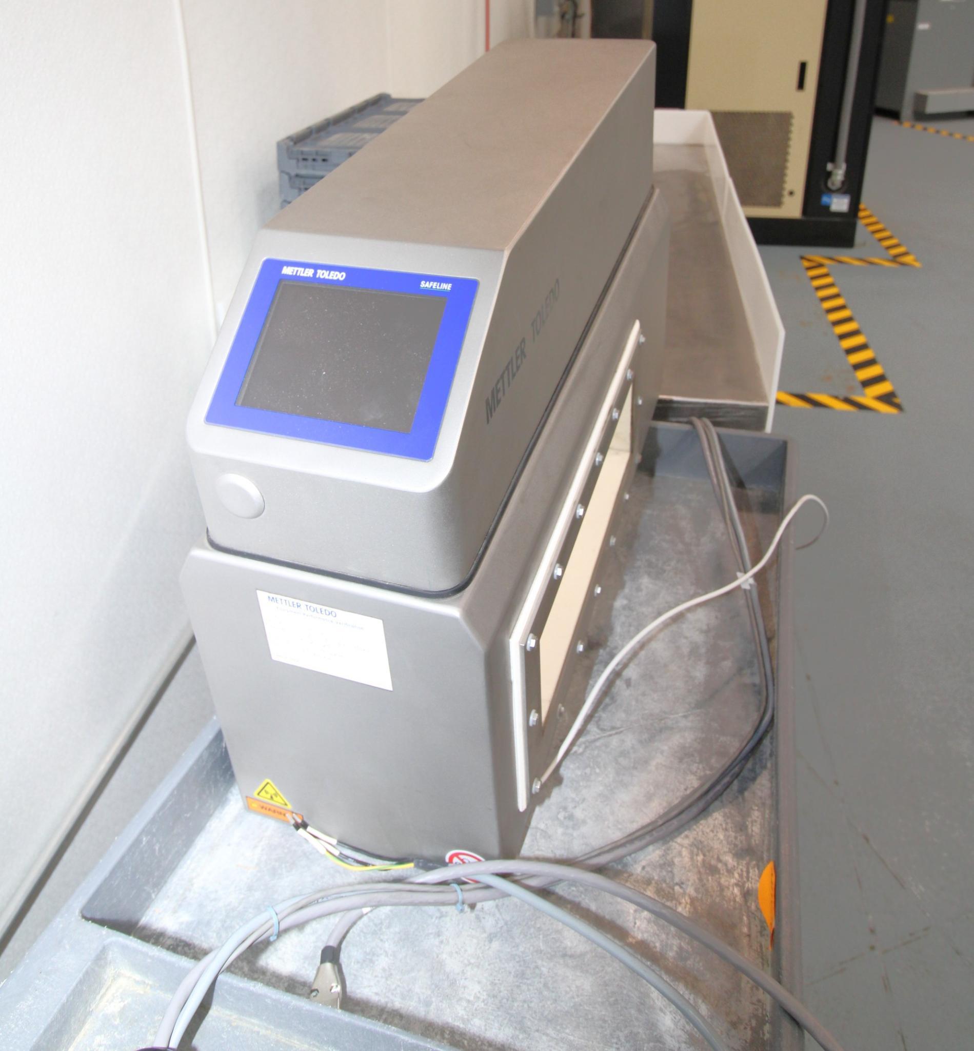 METAL DETECTOR, METTLER-TOLEDO SAFELINE MDL. V4-R-100/300/800, S/N C009065010