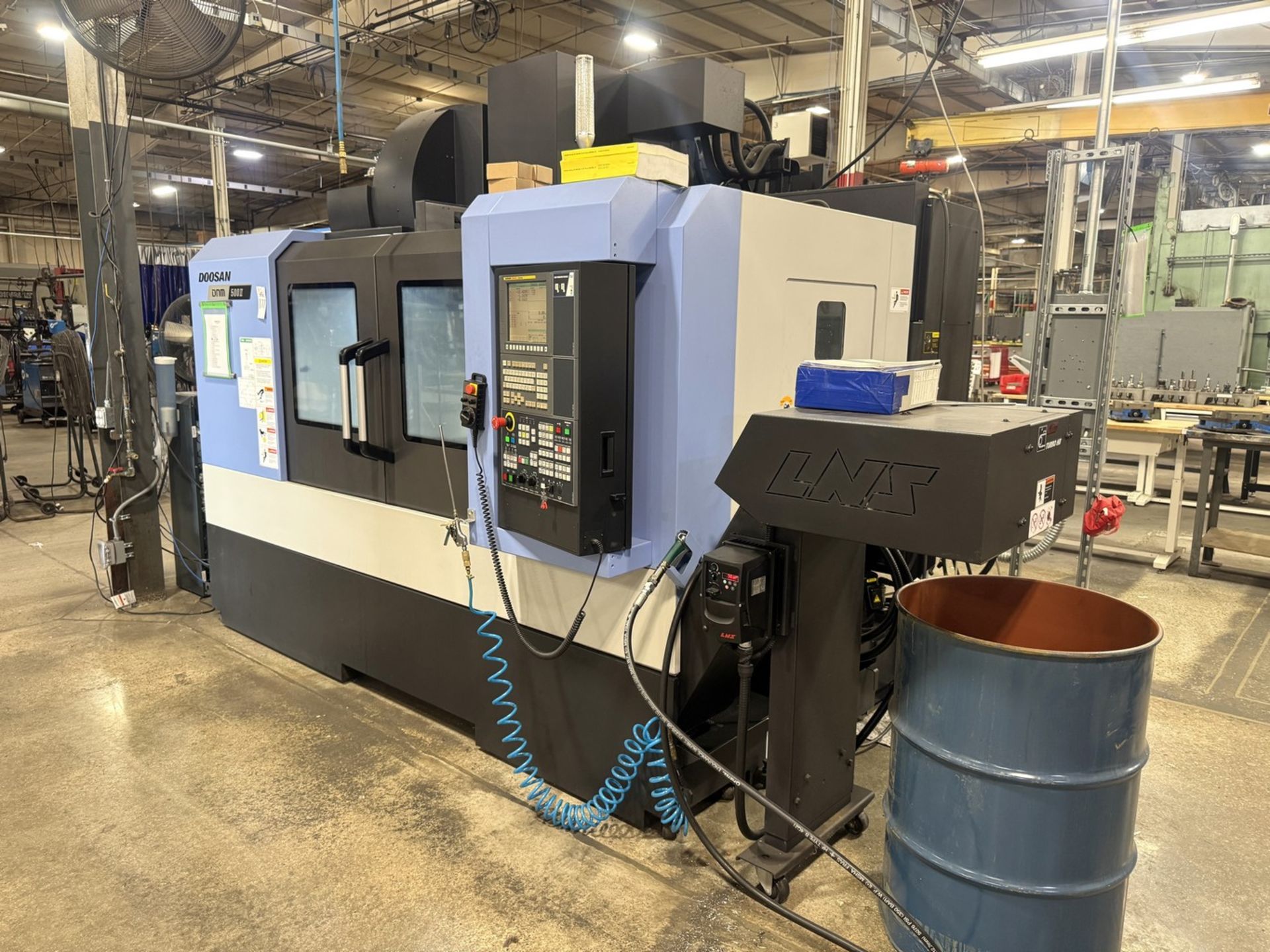 2015 Doosan DNM 500 II Vertical Machining Center, Fanuc i CNC, 12,000 RPM, 30 ATC, Chip Conveyor - Image 3 of 20
