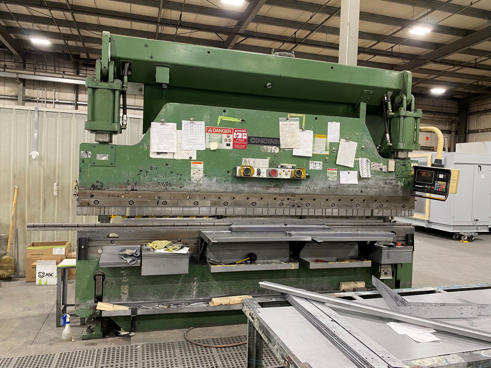 Cincinnati 135 Ton CB x 10 CNC Hydraulic Press Brake