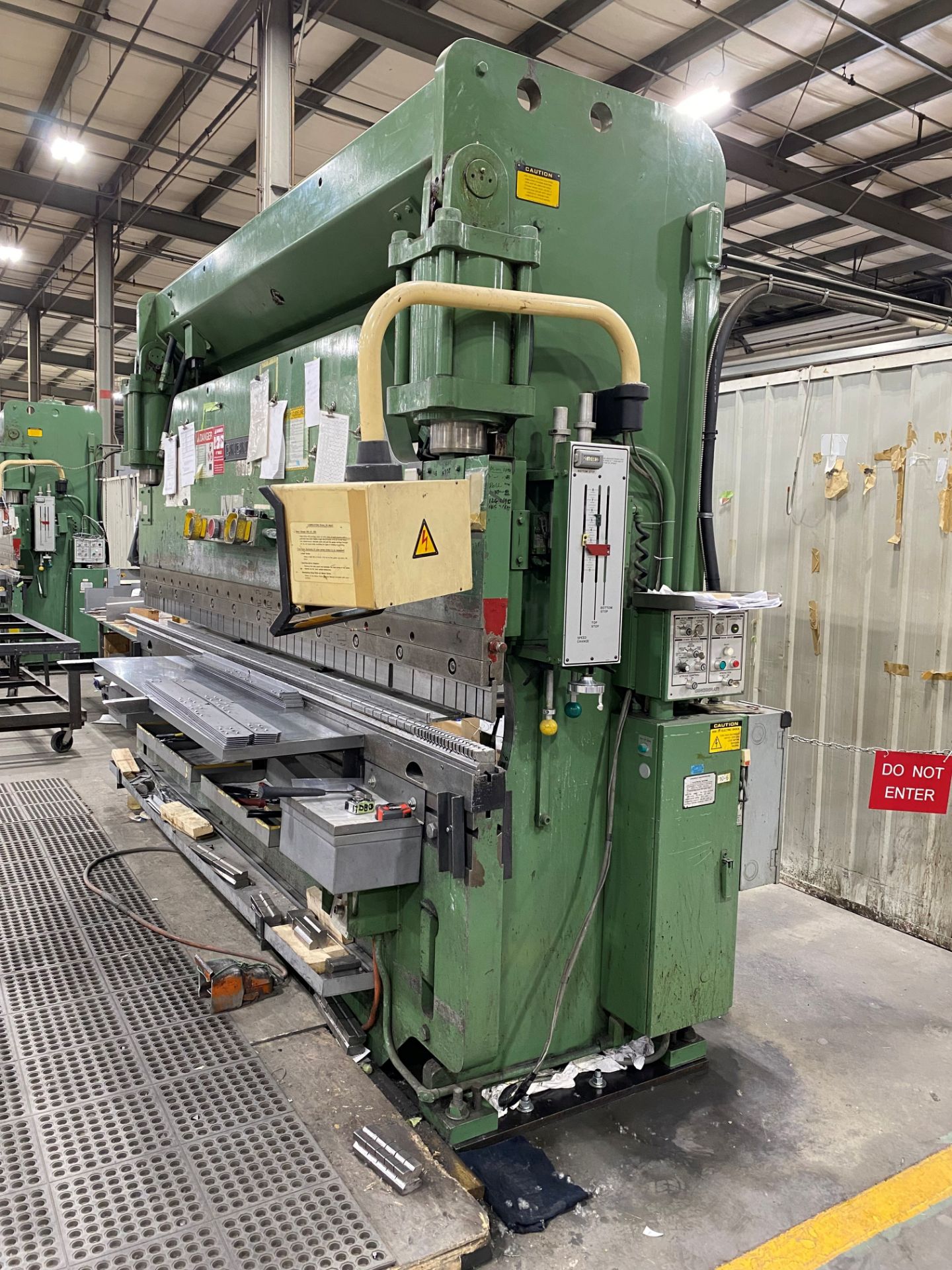Cincinnati 135 Ton CB x 10 CNC Hydraulic Press Brake - Image 4 of 6
