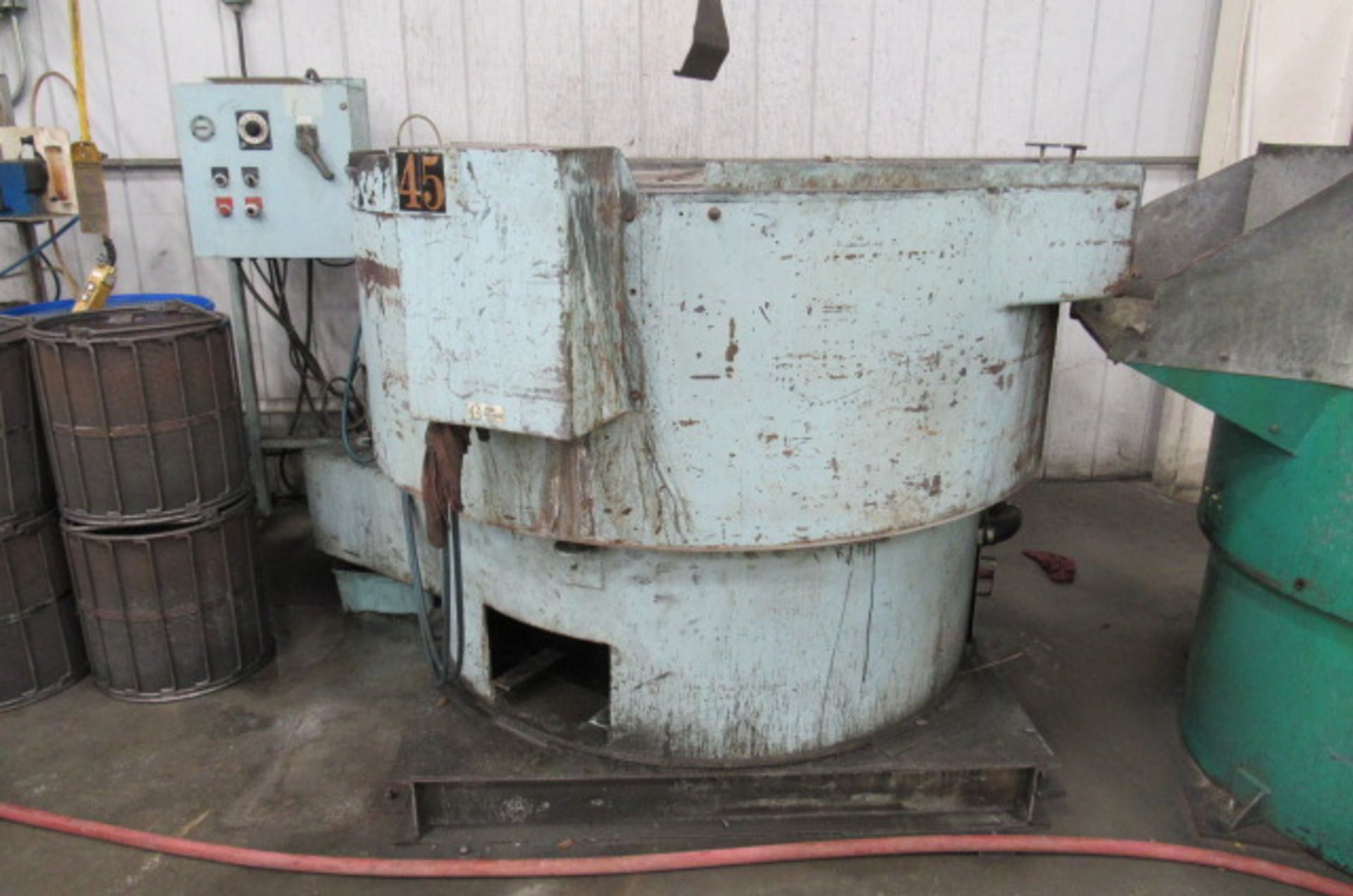 60" Torex T6026 Vibratory Finisher