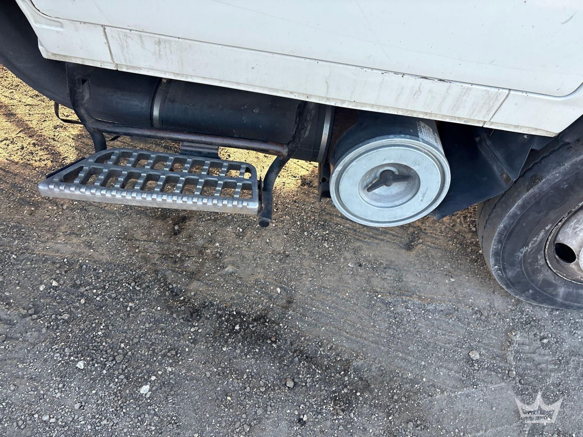 2007 Chevrolet W4500 Landscape Dovetail Flatbed Truck - Image 27 of 28