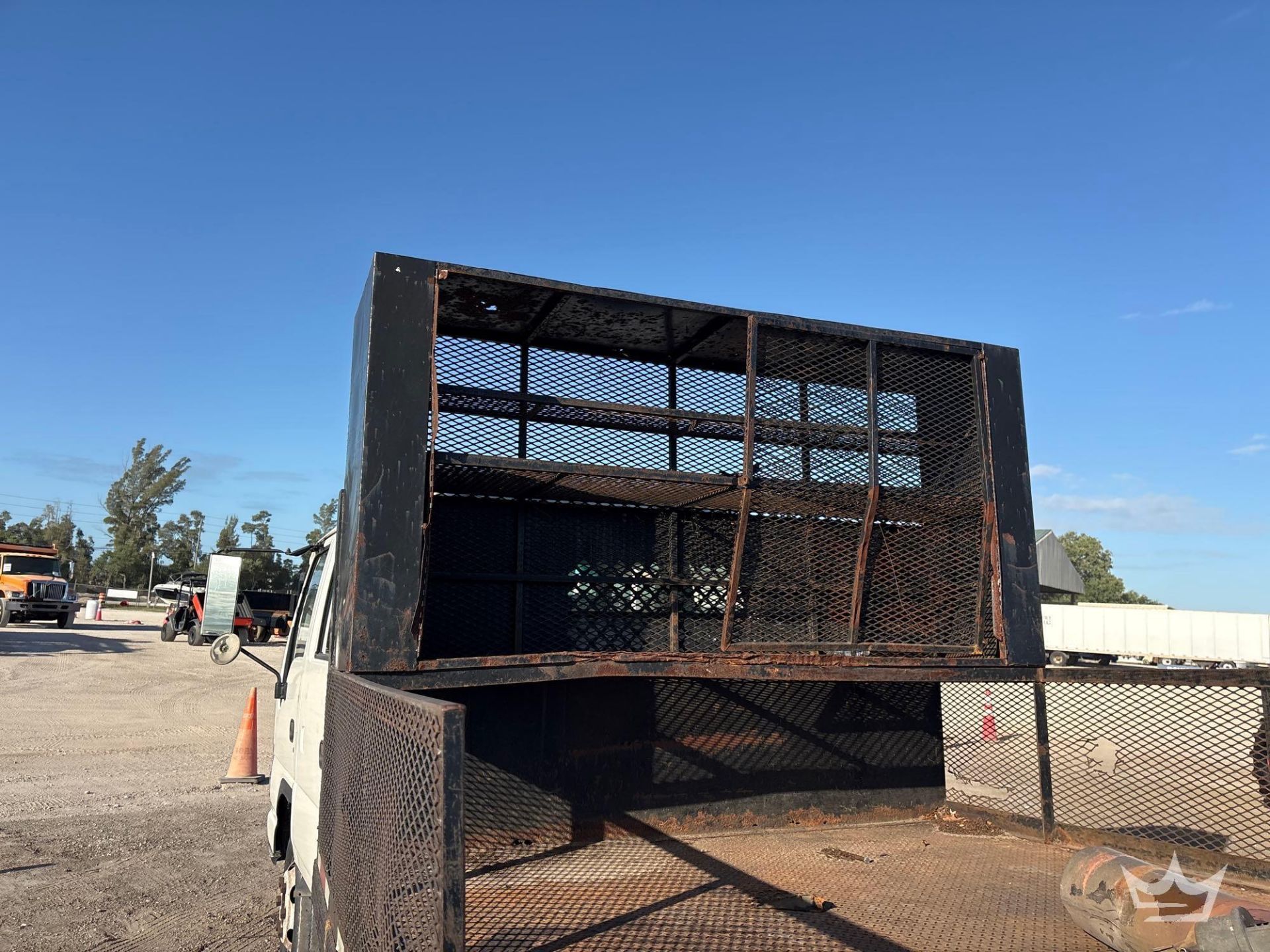 2007 Chevrolet W4500 Landscape Dovetail Flatbed Truck - Image 10 of 28