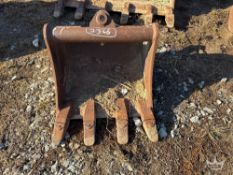 17in. Bucket w/ Teeth Excavator Attachment