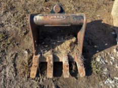 17in. Bucket w/ Teeth Excavator Attachment