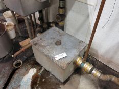 Zurn 40 Lb Capacity Grease Trap 20 Gal/Minute