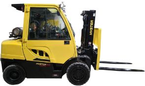 2021 Hyster 8,000lbs Capacity LPG (Propane) OUTDOOR Forklift sideshift with Full cab with A/C and