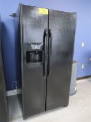 Frigidaire Refrigerator/Freezer w/ Water & Ice