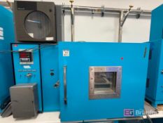 Associated Thermal Humidity Cycling Test Chamber;