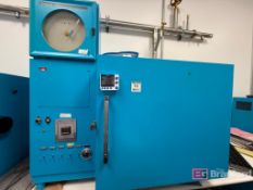 Associated Thermal Humidity Cycling Test Chamber;