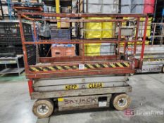 Skyjack SJ 3220 Scissor Manlift, 700-Lb Capacity