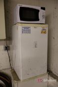 Whirlpool Mini Fridge w/ Magic Chef Microwave