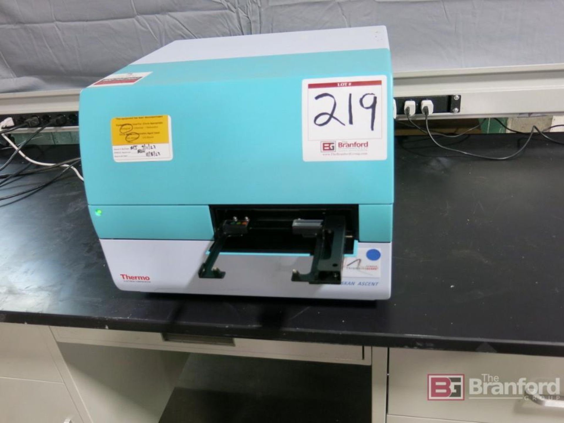 Thermo Electron Corp. Fluoroskan Ascent Type 374 Fluorescence & Luminescence System