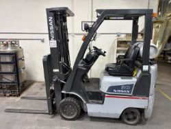 Nissan MOP1F1A15LV Forklift; Side-Shift; STD Tread Tires; 2750-Lb Capacity