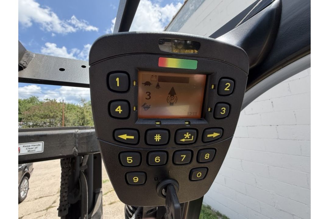 Yale Forklift with 5,267 Hours M: ERC050VGN48TE085 Yale Forklift with 5,267 Hours M: ERC050VGN48T... - Image 20 of 21